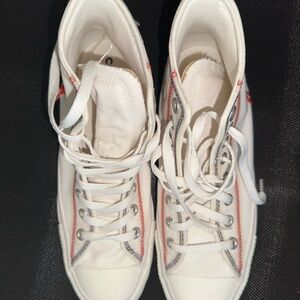 Converse whit High-Top Sneakers with Red Accents NWOT